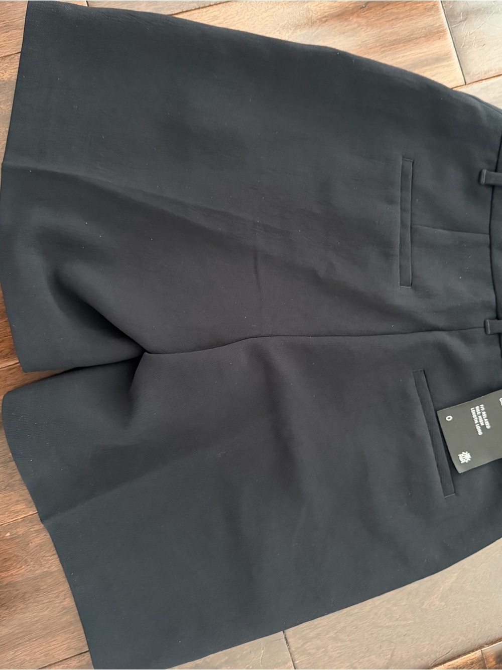 Aritzia The Effortless Short Long - Crepette - NWT black - Picture 4 of 6